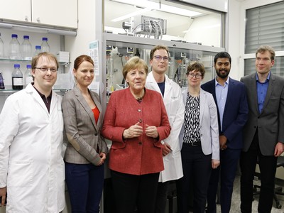 Angela Merkel zu Besuch bei der Enzymicals AG