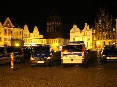 Polizeiwagen auf dem Marktplatz